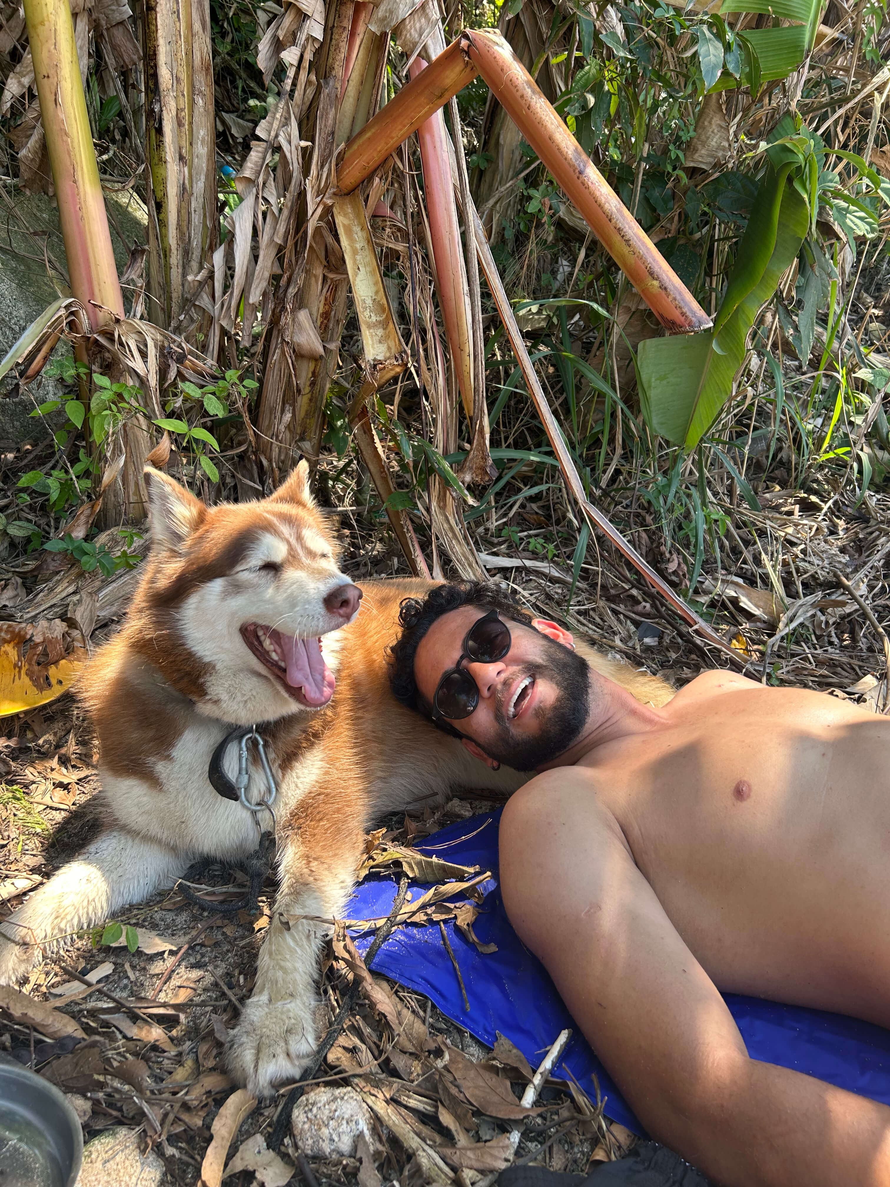 Renan e Millena com a Kombi