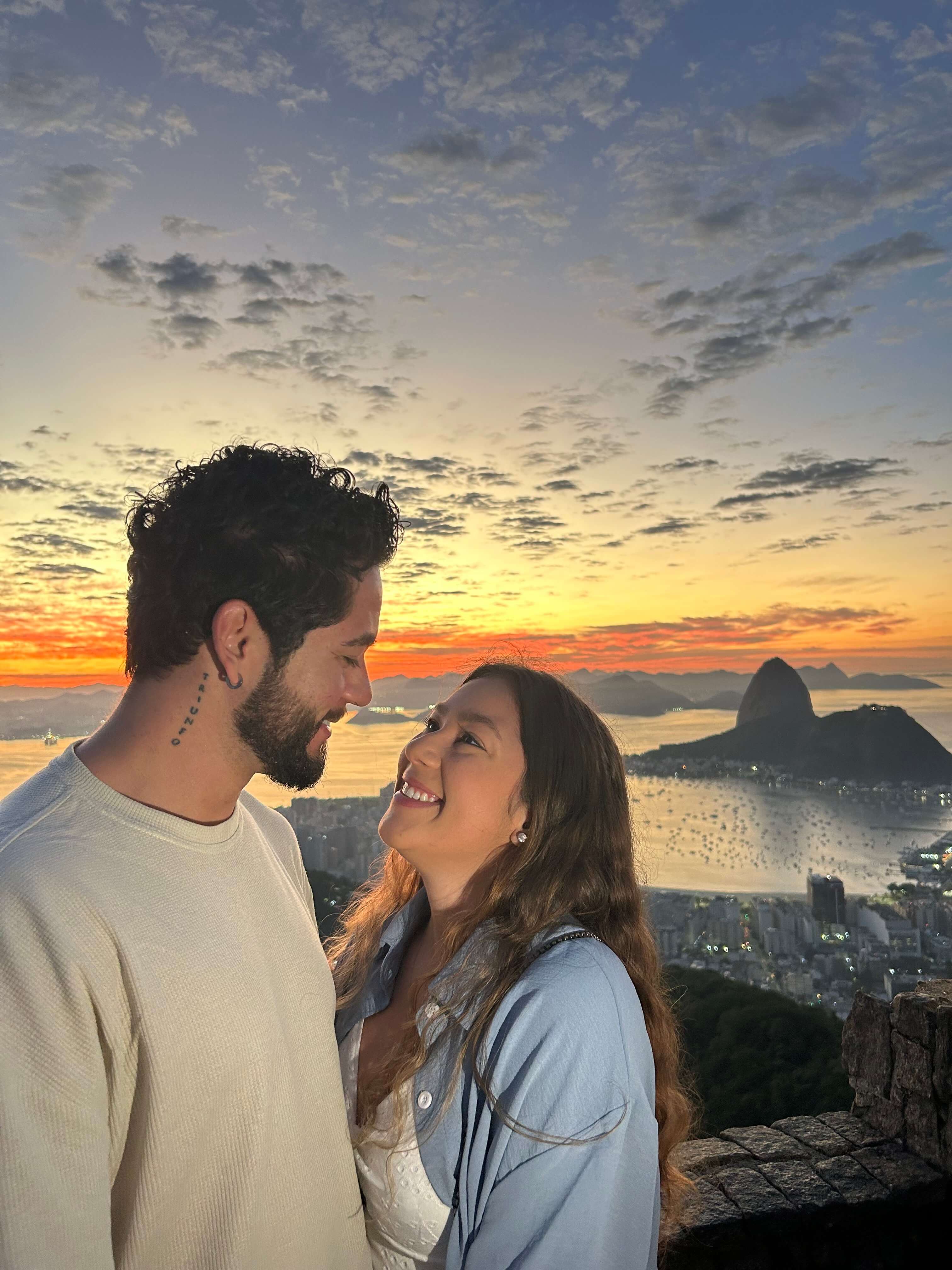 Renan e Millena com a Kombi